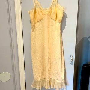 Super sexy vintage slip dress lingerie with pleated hem & cups, excellent cond.